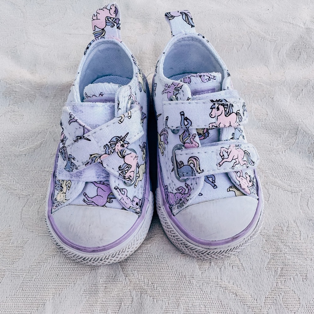 UNICORN infant/toddler Converse size 3